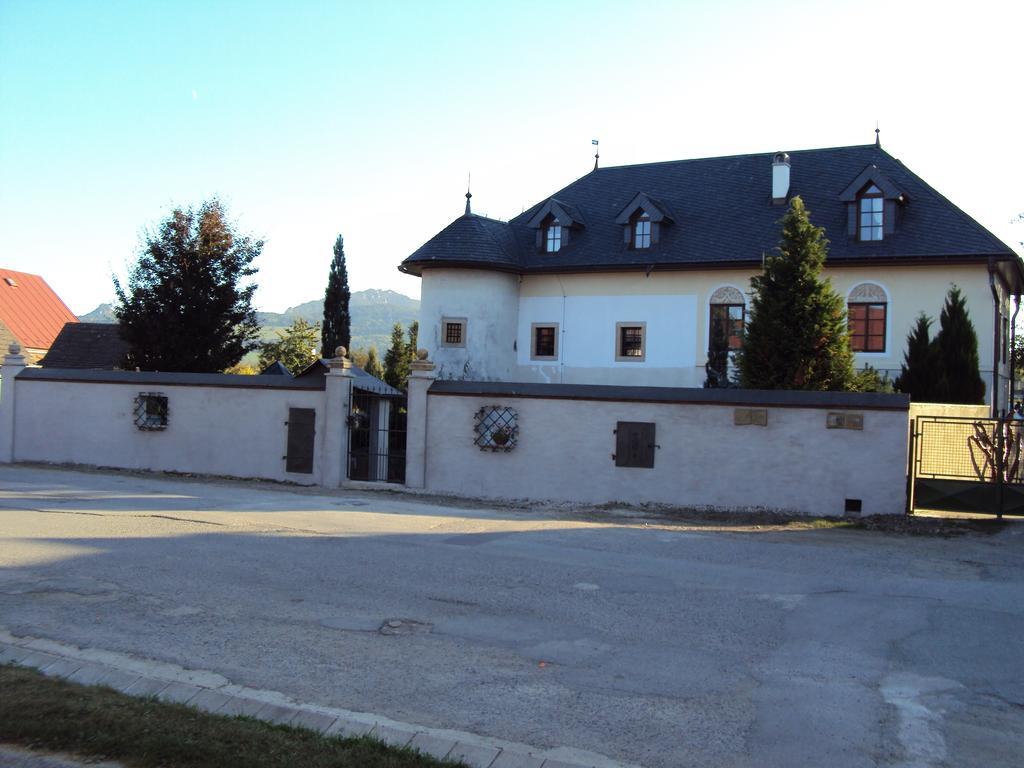 Appartamento Castle Kaštieľ Kotešová Esterno foto