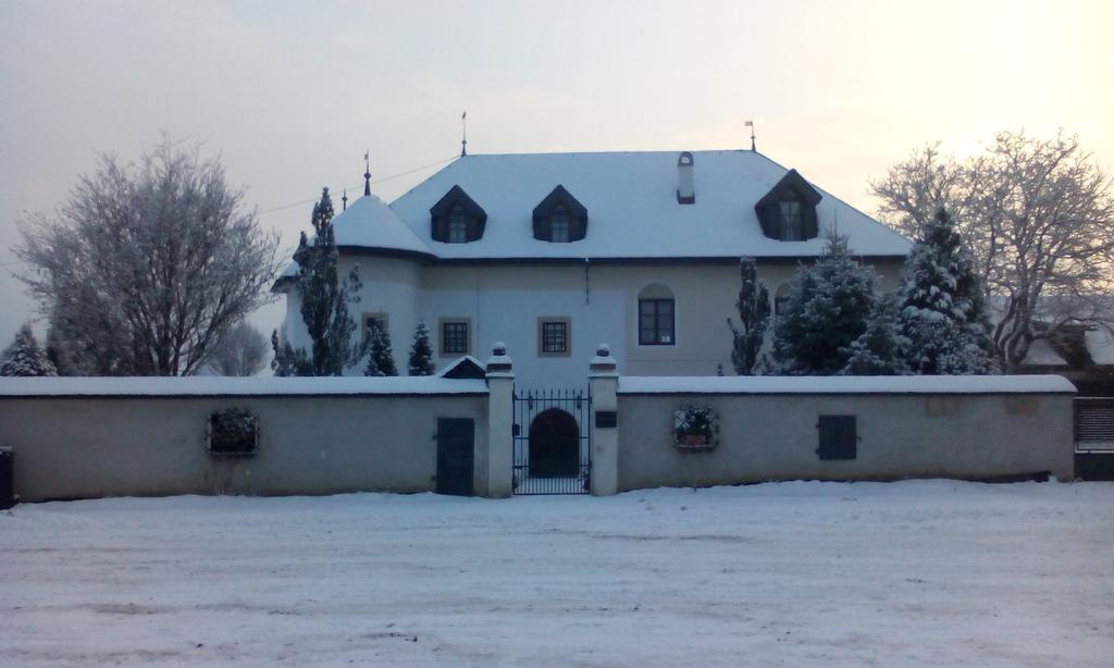 Appartamento Castle Kaštieľ Kotešová Esterno foto