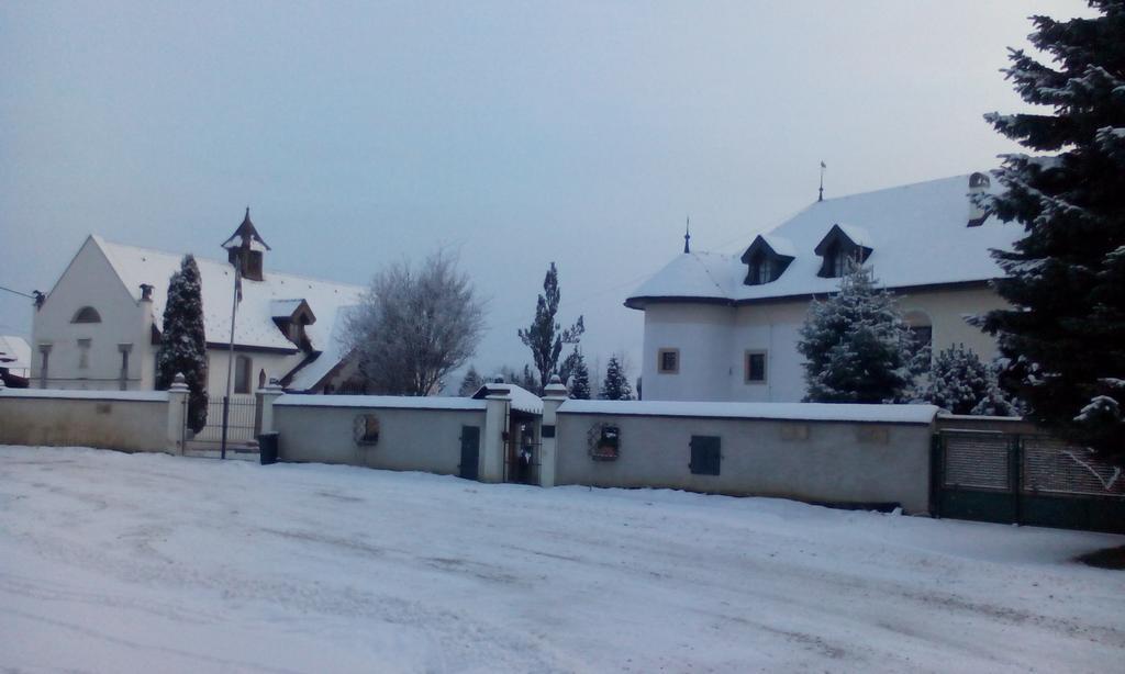 Appartamento Castle Kaštieľ Kotešová Esterno foto