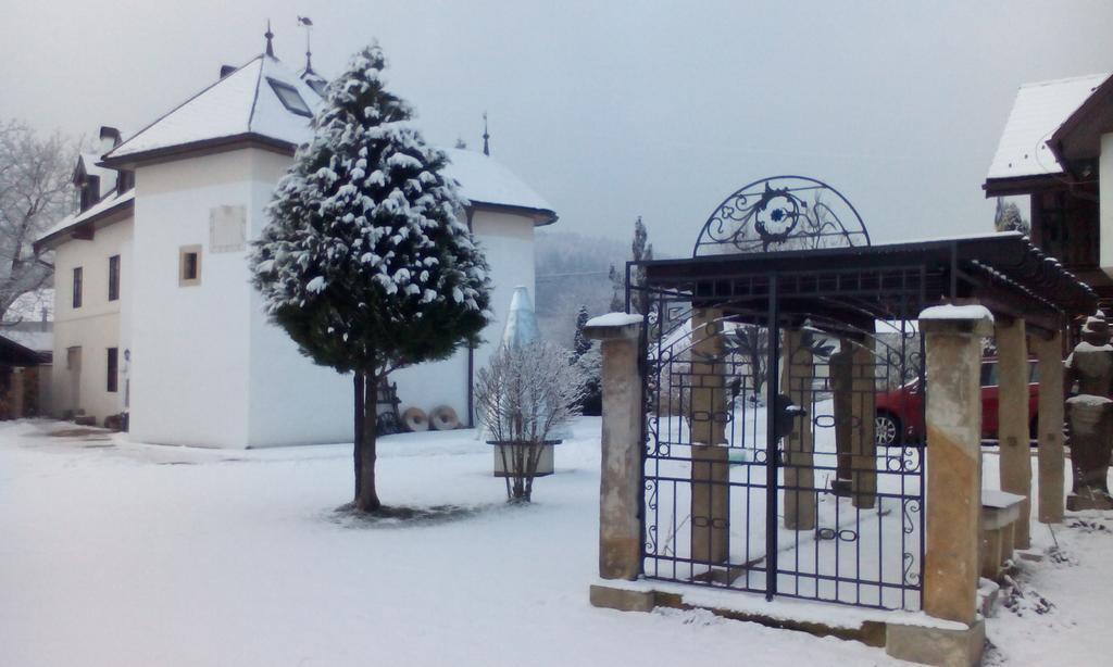 Appartamento Castle Kaštieľ Kotešová Esterno foto